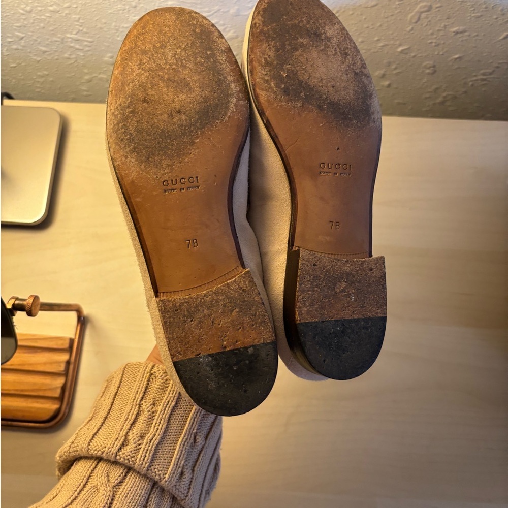 Gucci vintage pale pink Suede Loafers with Gold Horsebit Accent - Picture 2 of 9
